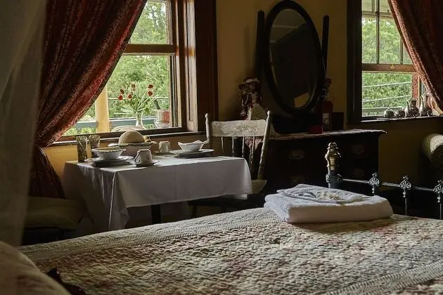 Royal Oda, 1 Büyük (Queen) Boy Yatak ve Çekyat, Ortak Banyo