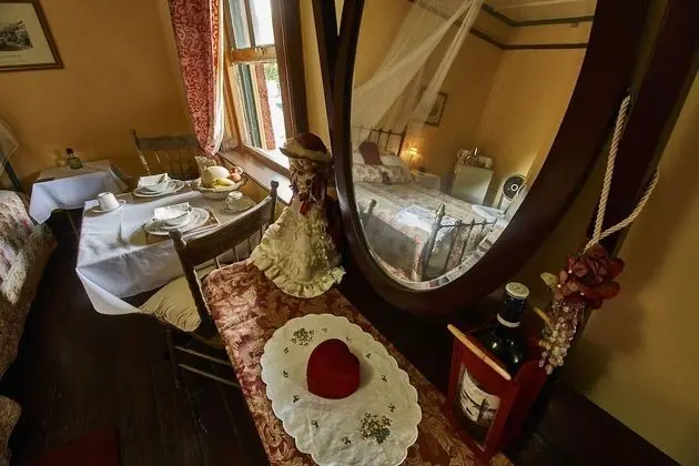 Royal Oda, 1 Büyük (Queen) Boy Yatak ve Çekyat, Ortak Banyo