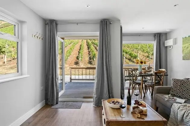 Premium Ev, Özel Banyo, Üzüm Asması Manzaralı (Pet Friendly)