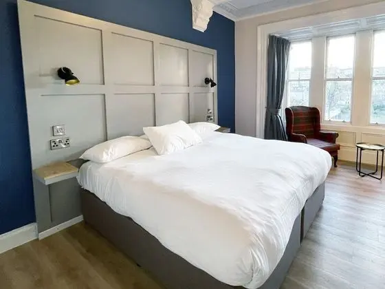 Standard Tek Büyük Yataklı Oda (Princes Street View)
