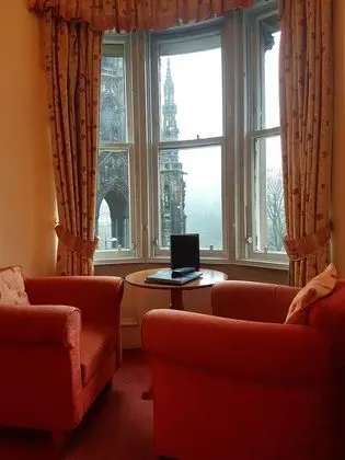 Standard Tek Büyük Yataklı Oda (Princes Street View)
