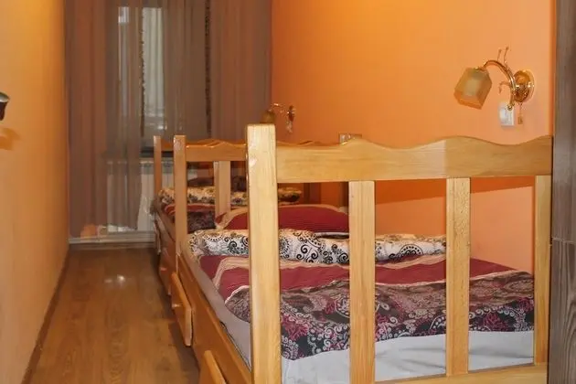 İki Ayrı Yataklı Oda, Ortak Banyo