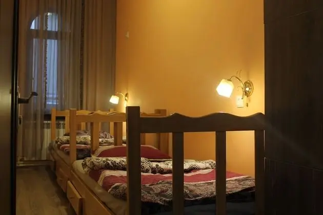 İki Ayrı Yataklı Oda, Ortak Banyo