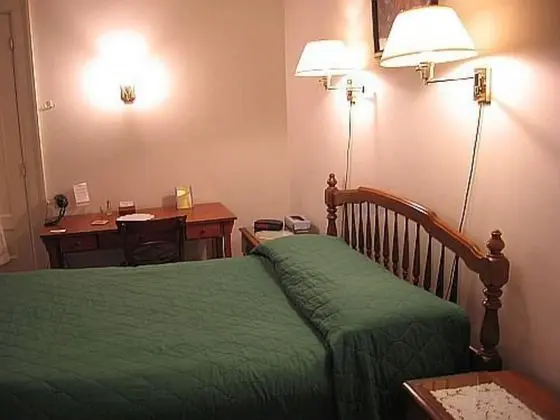 Oda (Gluha room)