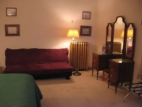 Oda (Gluha room)