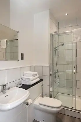 Standard Tek Büyük Yataklı Oda, Banyolu/Duşlu