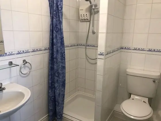 İki Ayrı Yataklı Oda, Banyolu/Duşlu