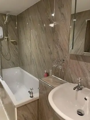 İki Ayrı Yataklı Oda, Banyolu/Duşlu