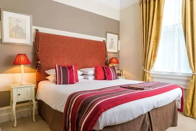 Tek Büyük veya İki Ayrı Yataklı Oda