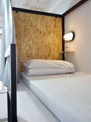 Ortak Ranzalı Oda, Sadece kadınlar için, Ortak Banyo
