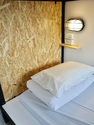 Ortak Ranzalı Oda, Sadece kadınlar için, Ortak Banyo