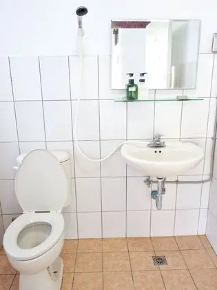 Ortak Ranzalı Oda, Sadece kadınlar için, Ortak Banyo
