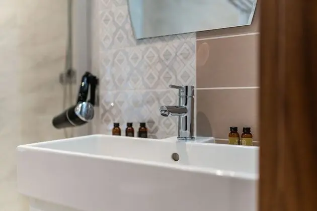 Basic Tek Büyük veya İki Ayrı Yataklı Oda