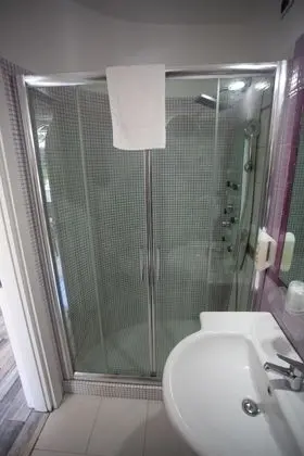 Standard Dört Kişilik Oda