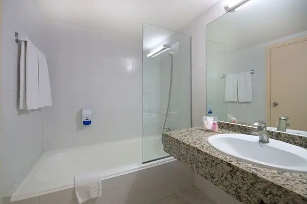 Tek Büyük Yataklı Oda, Deniz Manzaralı (High Floor)