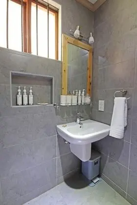 Self-catering Unit (Fuchsia)