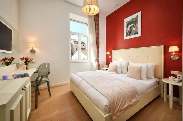 Tek Büyük Yataklı Oda