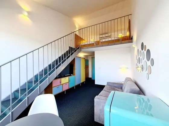 Family Oda, Balkon, Deniz Manzaralı