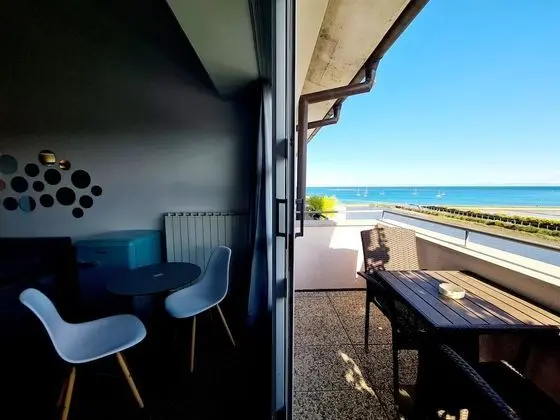 Family Oda, Balkon, Deniz Manzaralı