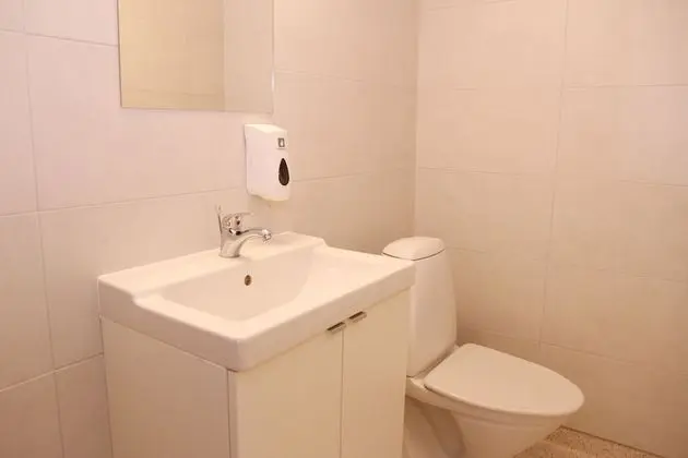 Basement Room with WC (No Shower)