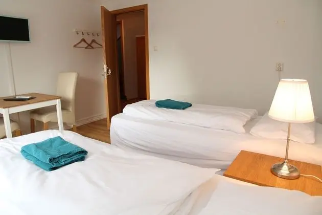İki Ayrı Yataklı Oda, Ortak Banyo