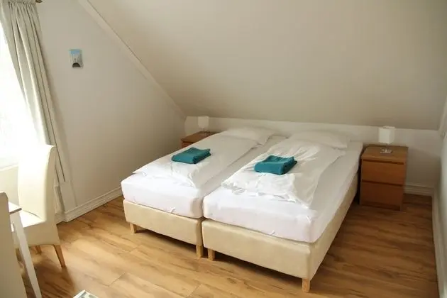 İki Ayrı Yataklı Oda, Ortak Banyo