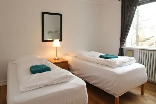 İki Ayrı Yataklı Oda, Ortak Banyo
