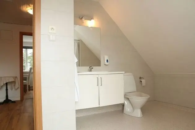 İki Ayrı Yataklı Oda, Ortak Banyo