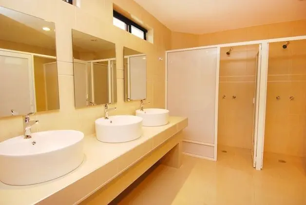 Basic Ortak Ranzalı Oda, Sadece kadınlar için, Ortak Banyo, Kule