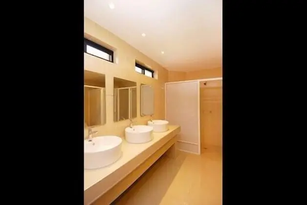 Basic Ortak Ranzalı Oda, Sadece kadınlar için, Ortak Banyo, Kule