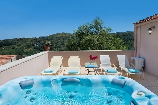 Traditional Villa, 2 Yatak Odası, Kişiye Özel Havuzlu, Deniz Manzaralı (Exterior Hot Tub)