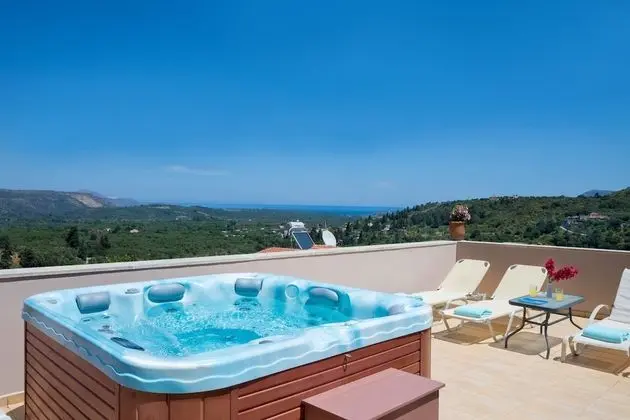 Traditional Villa, 2 Yatak Odası, Kişiye Özel Havuzlu, Deniz Manzaralı (Exterior Hot Tub)