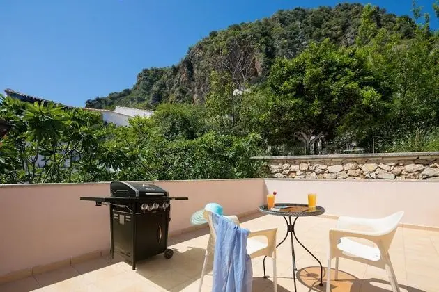 Traditional Villa, 2 Yatak Odası, Kişiye Özel Havuzlu, Deniz Manzaralı (Exterior Hot Tub)