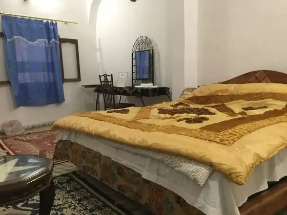 Traditional Büyük Yataklı Tek Kişilik Oda
