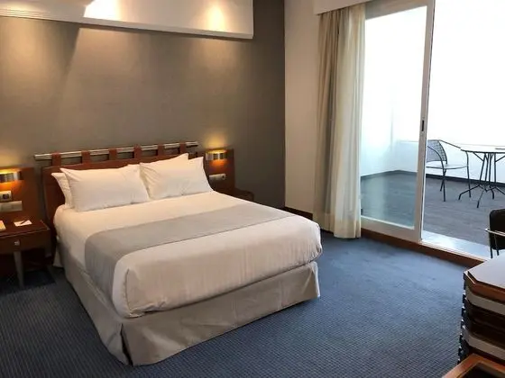 Bir Çift Kişilik Yataklı