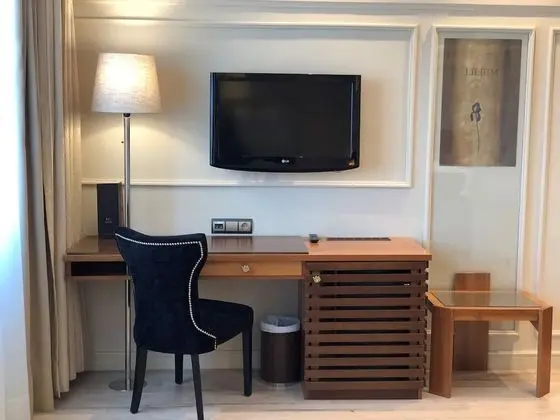 Bir Çift Kişilik Yataklı