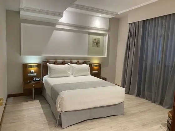 Bir Çift Kişilik Yataklı