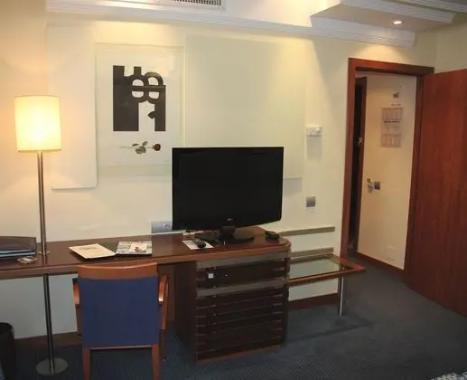 Bir Çift Kişilik Yataklı