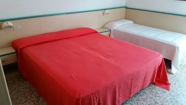 Üç Kişilik Oda
