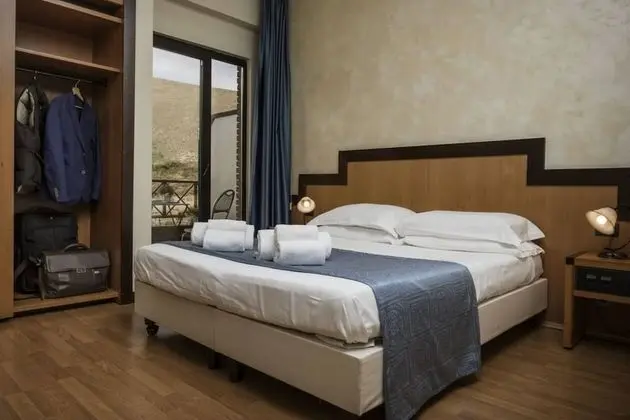 Basic Tek Büyük Yataklı Oda