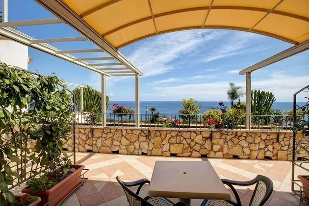 Tek Büyük Yataklı Oda, Teras, Deniz Manzaralı (Terrazze)