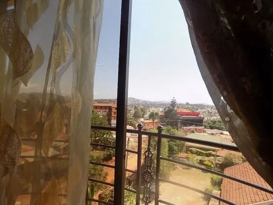 Tek Büyük Yataklı Oda, Balkon