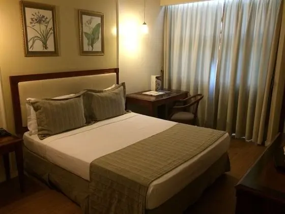 Deluxe Tek Büyük Yataklı Oda (with Balcony)