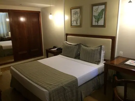 Deluxe Tek Büyük Yataklı Oda (with Balcony)