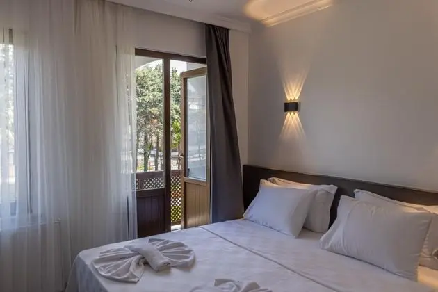 Standart Oda, Deniz ve Dağ Manzaralı, Balkonlu