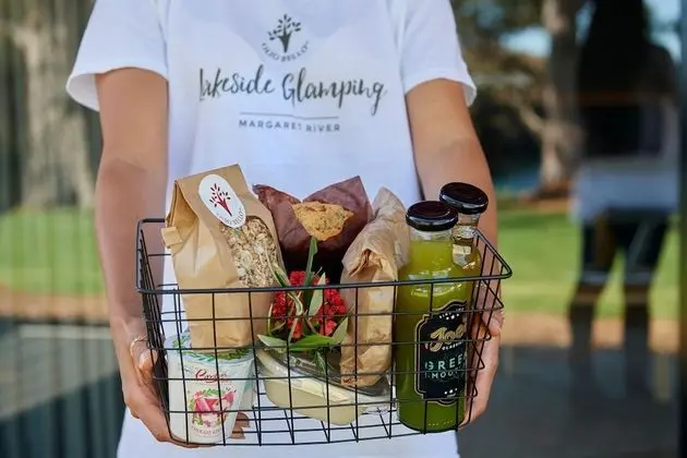 Luxury Kulübe, 1 Yatak Odası, Kısmi Göl Manzaralı, Bahçeli