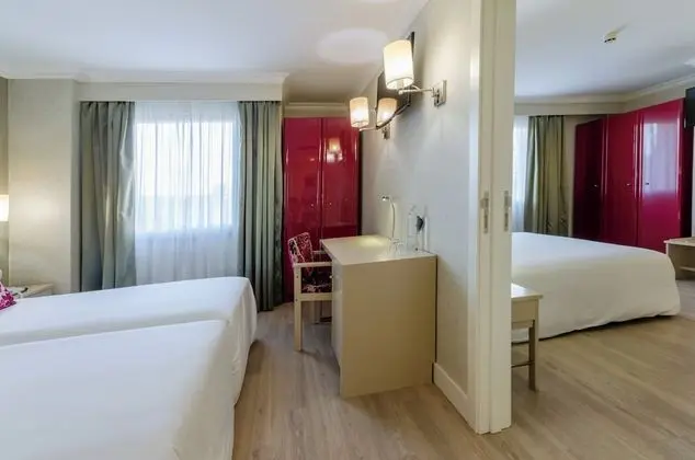 Tek Büyük veya İki Ayrı Yataklı Oda (2 adults + 1 child)