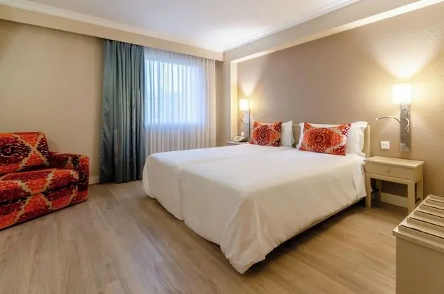 Tek Büyük veya İki Ayrı Yataklı Oda (2 adults + 1 child)