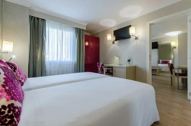 Tek Büyük veya İki Ayrı Yataklı Oda (2 adults + 1 child)
