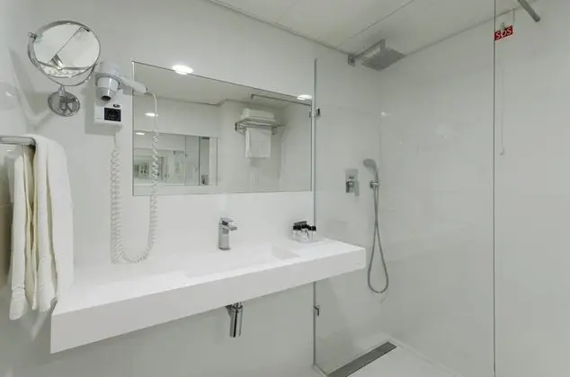 Tek Büyük veya İki Ayrı Yataklı Oda (with Extra Bed)